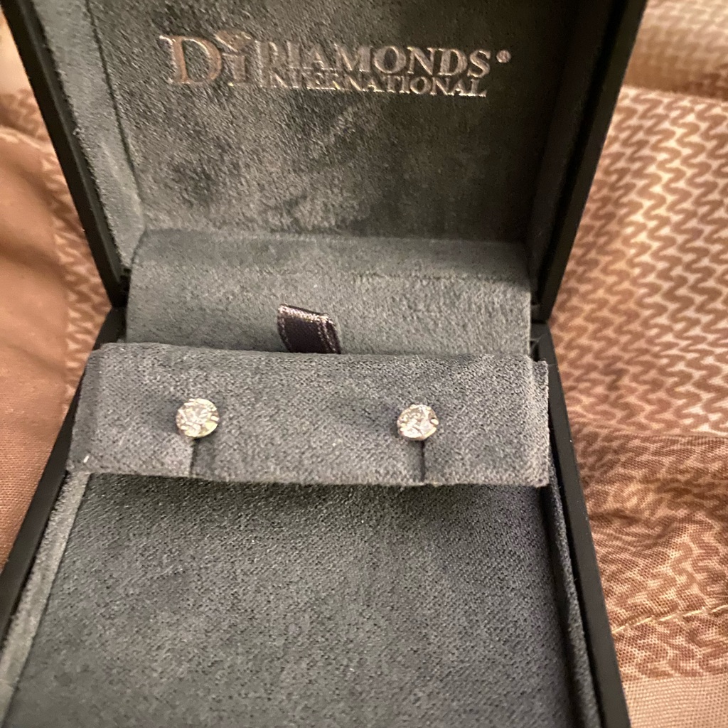 Wonder Stud White Gold Diamond Earrings 2000$